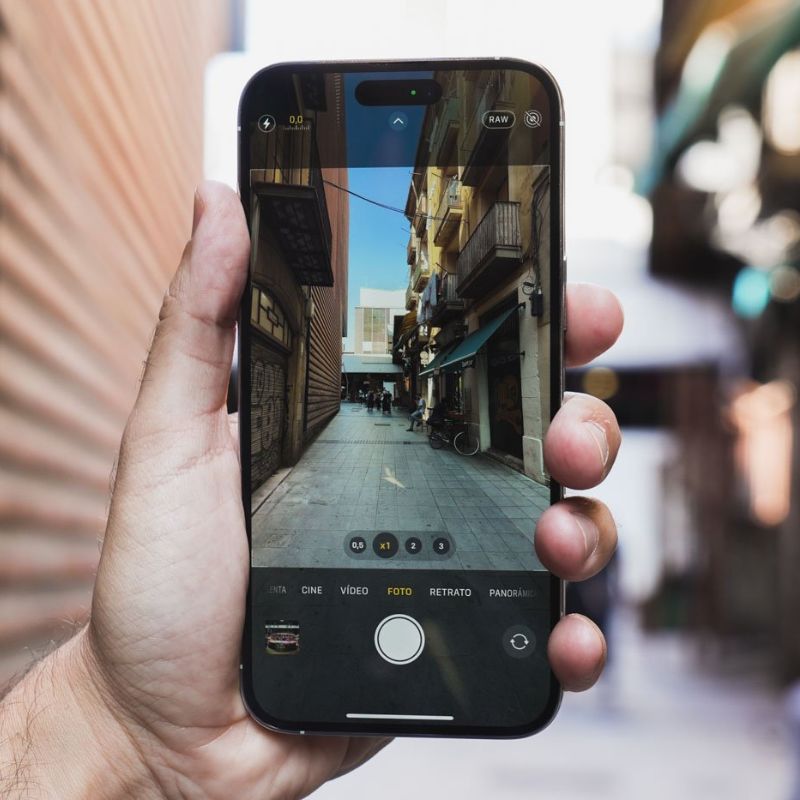 iPhone 14 Pro mostrando pantalla en uso