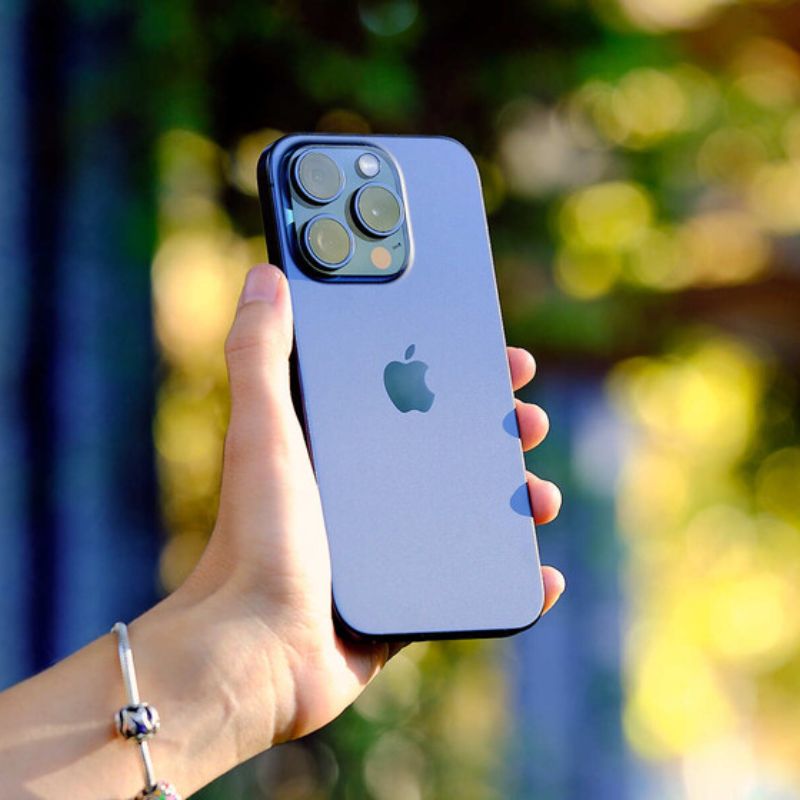 iPhone 15 Pro vista frontal