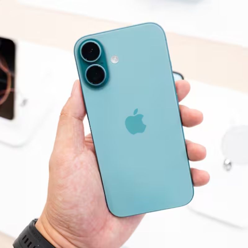 iPhone 16 mostrando pantalla en uso