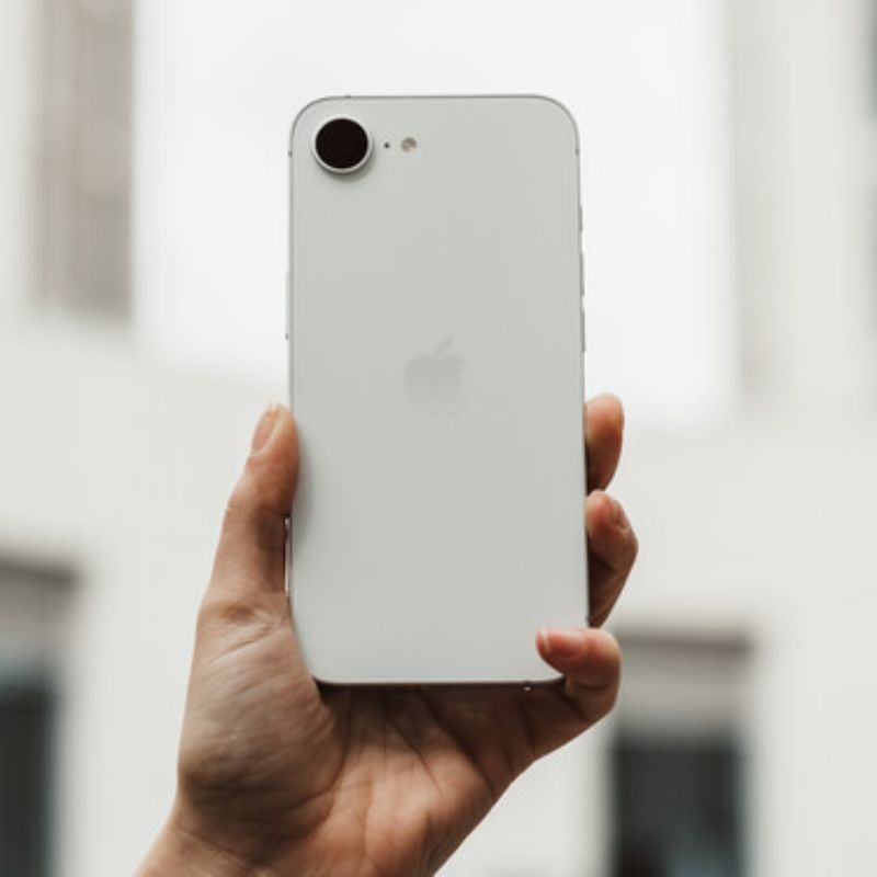 iPhone 16e vista trasera