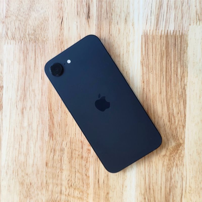 iPhone 16e vista frontal