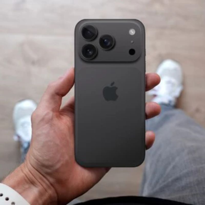 iPhone 17 Pro Max en uso mostrando la pantalla
